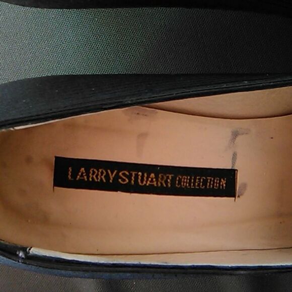 Larry Stuart Black Fabric Heels - Picture 2 of 12